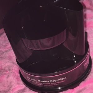 Rotating beauty organizer